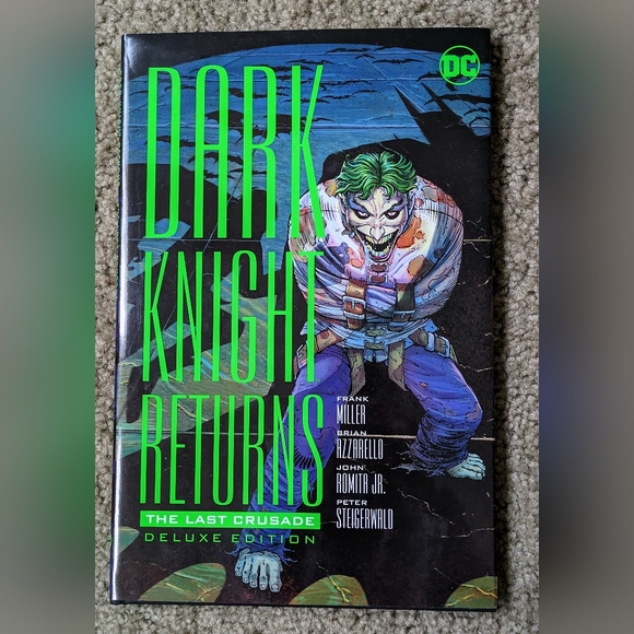 Dark Knight Returns Deluxe Edition Batman DC Comics Book Hardcover - Picture 7 of 7